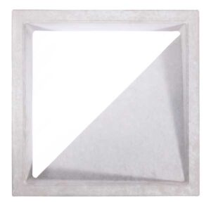 Cobogó triangular de concreto com vazado geométrico.